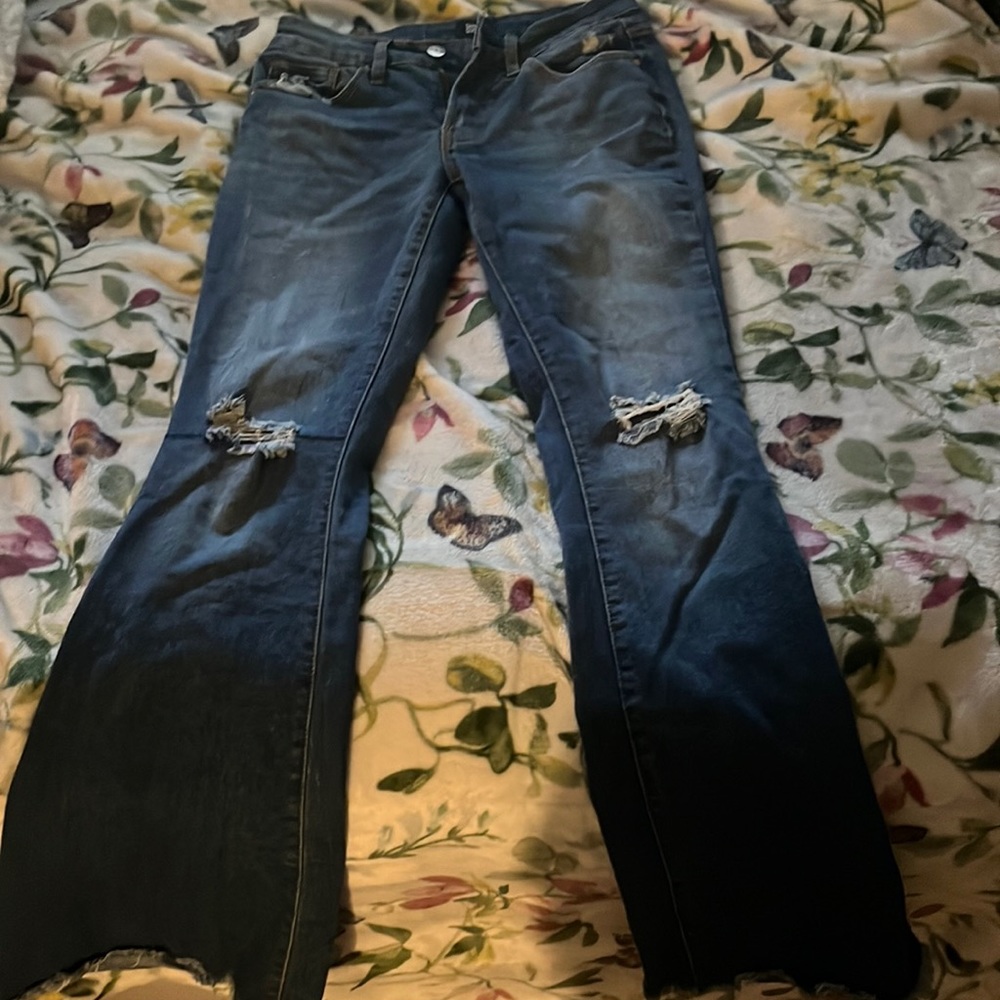 Lowrise denim jeans.